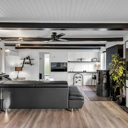 Juditha - 750m From The Sea By Interhome